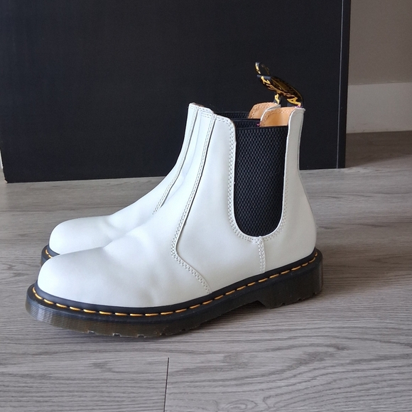 Dr. Martens 2976 Yellow Stitch Smooth Leather Chelsea Boots In White - Picture 2 of 13